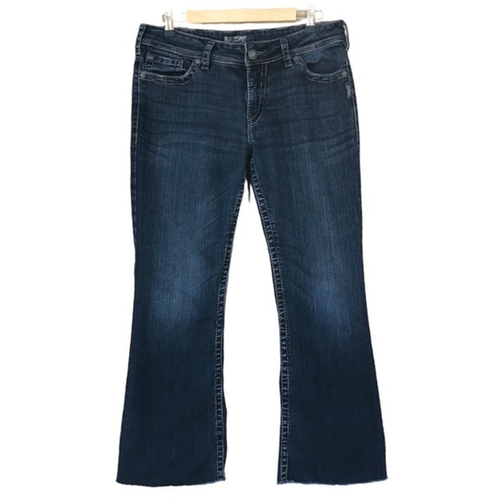 Silver Women’s Suki Surplus Flare Raw Hem Dark Wash Mid Rise Jeans W32/L32